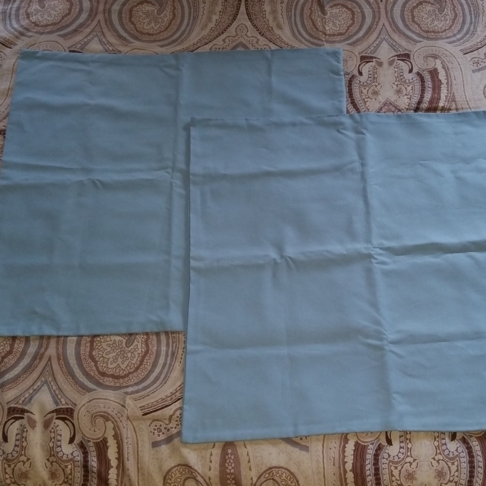 NWOT Set of 100% Cotton Blue Pillow Shams 26 x 26